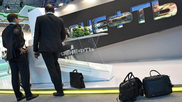 Топ-менеджерам госкомпаний сократили доходы