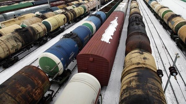 "СГ-Транс" сдал цистерны вслед за "Роснефтью"
