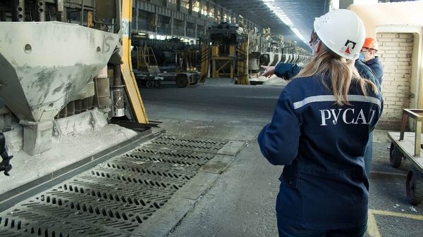Михаилу Прохорову непросто выйти из "Русала"