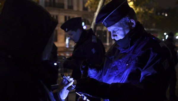 Участников протестной акции в Париже усмиряли слезоточивым газом