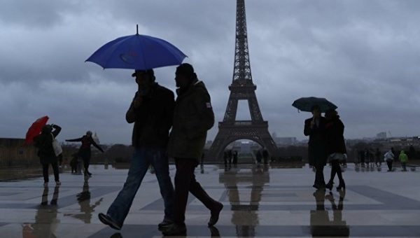 СМИ: задержанная во Франции пара планировала теракт у Эйфелевой башни