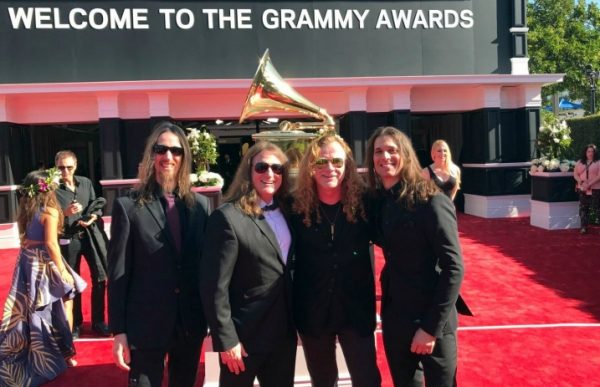 Реакция Мастейна на песню METALLICA во время его награждения