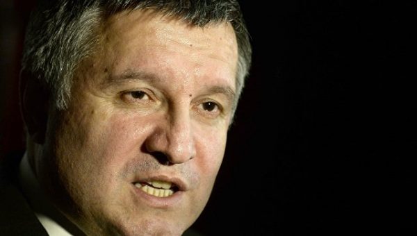 Аваков: силовики могли бы за 5 минут разогнать участников блокады Донбасса