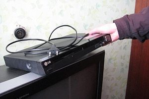 В коммунальной квартире мужчина украл у соседки технику