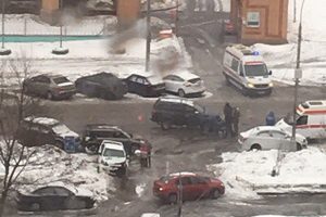Напротив роддома кроссовер столкнулся с 5 автомобилями