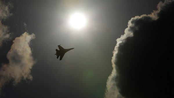Минобороны ответило на обвинения США в сближении истребителей с эсминцем