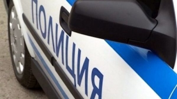 На 2-м Западном проезде мужчина оказался зажатым между двумя иномарками