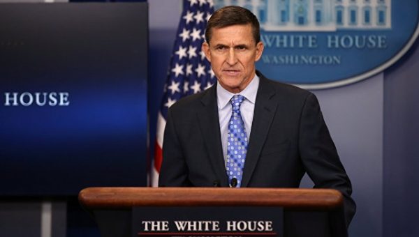 СМИ: в США могут начать расследование контактов Флинна с послом России