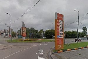 Пассажир мусоровоза на ходу выпал из кабины автомобиля