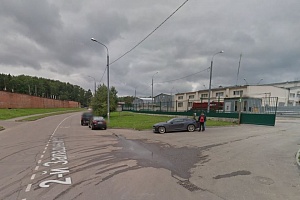 Двигавшийся задним ходом грузовик сбил мужчину
