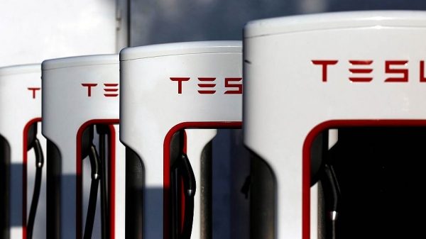 Tesla паркуется в России
