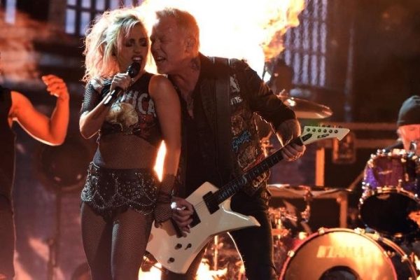 Реакция вокалиста METALLICA на отключенный микрофон на GRAMMY