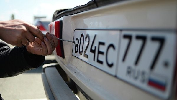 Крымские автомобилисты испытывают трудности при постановке автомобилей на учет