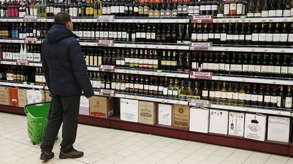 Спиртное цедят через акциз