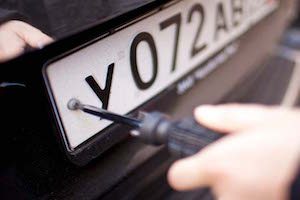Крымские автомобилисты испытывают трудности при постановке автомобилей на учет