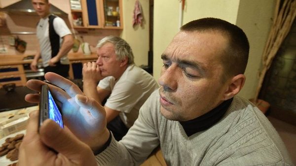 Сотовые операторы готовы хранить содержание разговоров и SMS-сообщения