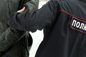 Пьяный мужчина устроил драку за отказ выдать ребенка в школе