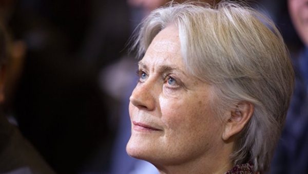 Супруга Фийона посоветовала ему продолжать президентскую гонку