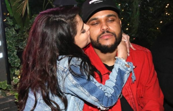 Гомес и The Weeknd устроил свидание в кинотеатре