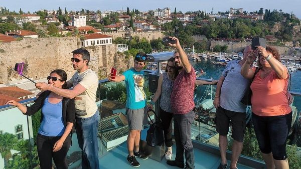Туры укрепились рублем