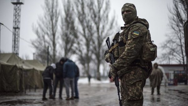 При перестрелке силовиков с "Правым сектором"* погиб человек, заявили в ДНР