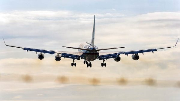 Россия сама скупит российские самолеты