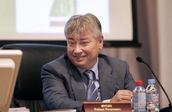 mitvol-posle-mitinga-v-kazani-na-svobodu-sluchajno-otpustili-glavu-tatfondbanka