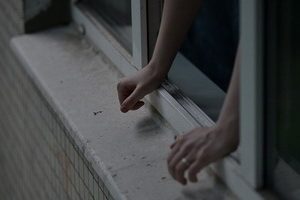 Подросток погиб после падения с 9 этажа жилого дома