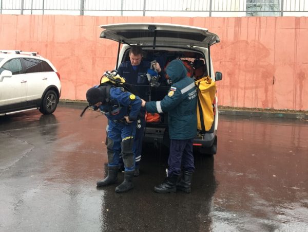 Водолазы приступили к обследованию водоемов Зеленограда