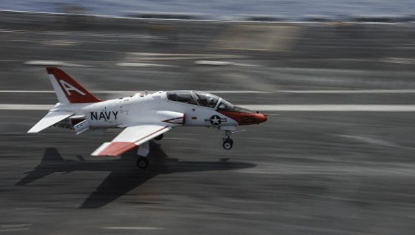Пилоты ВМС США возобновят тренировки на усовершенствованных T-45