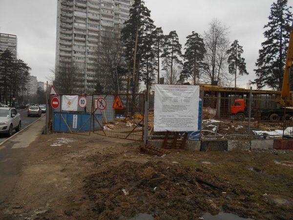 В 10 микрорайоне ведется строительство торгового комплекса