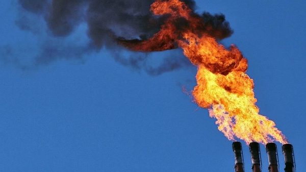 Артему Оболенскому дают газ