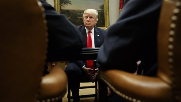 Трамп считает, что отмена законов Обамы сэкономила американцам $10 млрд