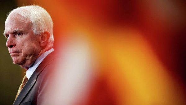 Маккейн сравнил расследование "влияния" РФ на выборы в США с сороконожкой