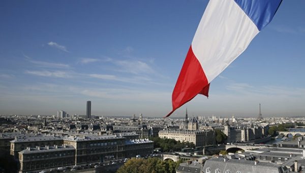 Во Франции Золушка и Пиноккио заменили на плакатах кандидатов в президенты