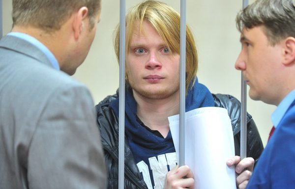 Суд арестовал преподавателя математики, обвиняемого в призывах к терроризму и беспорядкам