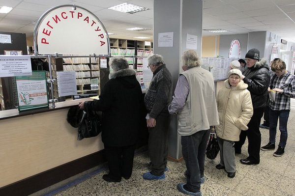 pensionerka-umerla-v-mnogochasovoj-ocheredi-k-vrachu