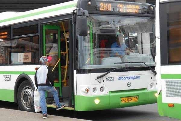 v-voskresen-e-avtobusy-budut-perevozit-passazhirov-do-zelenogradskih-kladbishh-besplatno