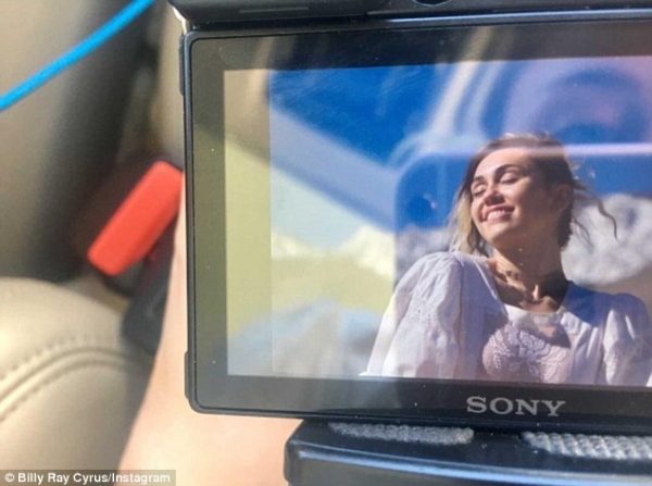 Майли Сайрус вышла замуж за Лиама Хемсворта