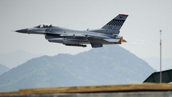 Американский F-16 совершил аварийную посадку на базе ВВС США в Италии