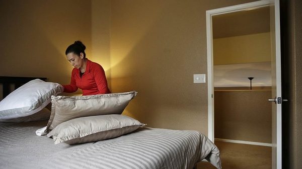Airbnb отказалась от российской прописки