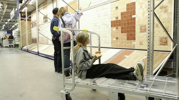 Магазины закрываются на ремонт