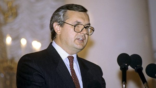 Экс-глава МИД Латвии считает, что из его страны ушел бог