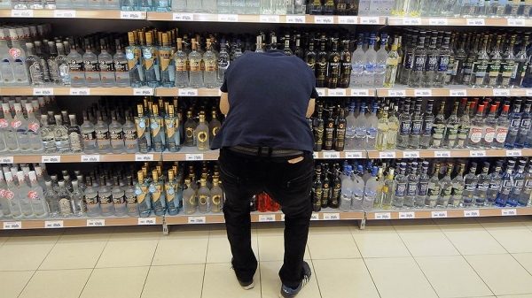 На бутылках ищут по марке