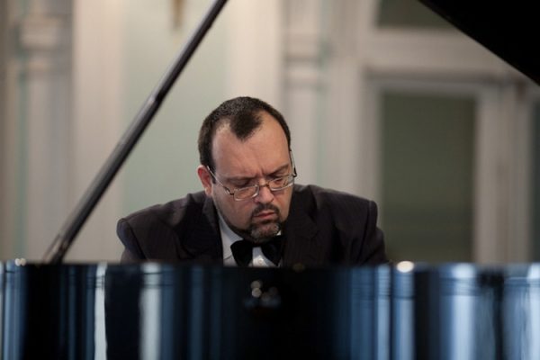 
                    «Пикник», Юрий Куклачев, «Фламенко без границ», Даниил Спиваковский, «Кирпичи», Кравц, «Любэ», Ирина Круг, Борис Клюев, Децл          