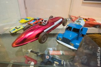 
                    Игрушки из детства          