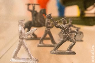 
                    Игрушки из детства          