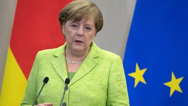 Меркель рассказала Порошенко о результатах переговоров в России