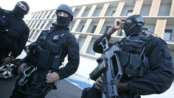 СМИ узнали подробности о задержанном у военной части во Франции экстремисте