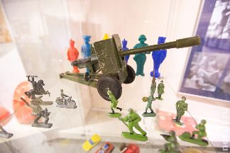 
                    Игрушки из детства          